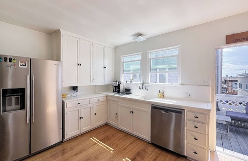 El Segundo Apartment | MANHATTAN BEACH Peaceful 2 bedroom steps to the beach