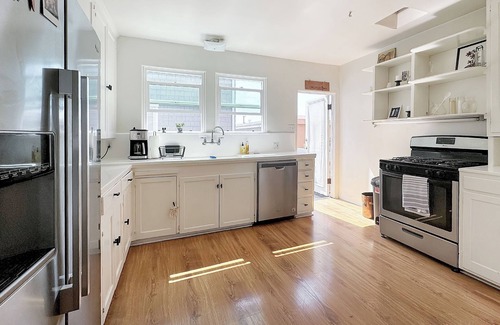 El Segundo Apartment | MANHATTAN BEACH Peaceful 2 bedroom steps to the beach