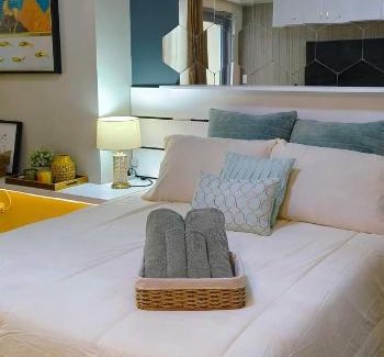Socorro Hotel | Manhattan Plaza tower 1 with balcony araneta center cubao