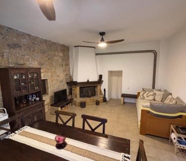 Omales House | Mani Spot Elmare