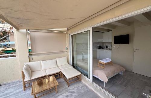 Neapoli Apartment | Mania's Studio by Lycabetus