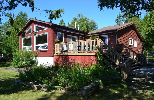 Manitoulin District House | Manitoulin Waterfront Cottage on Lake Huron - With Sauna