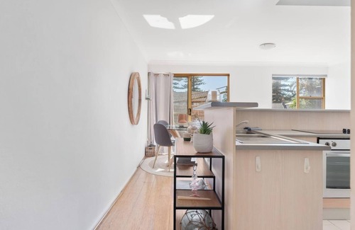Manly Apartment | Manly Flow Cosy Beachside Stay near Dining and Ferry