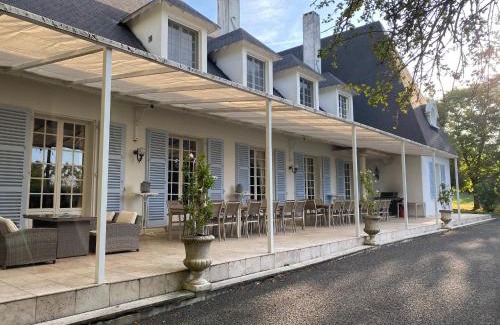 Mirepoix House | Manoir et Appartements avec piscine au Domaine de Bize Mirepoix