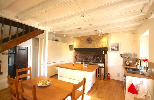 Castels et Bezenac House | Manoir with Heated Pool, WiFi, Stunning South-facing Views Of Dordogne Valley