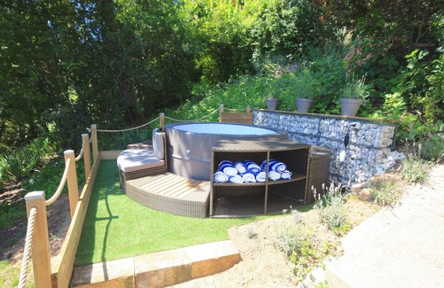 Castels et Bezenac House | Manoir with Heated Pool, WiFi, Stunning South-facing Views Of Dordogne Valley