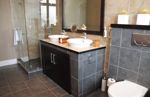 Pollok Beach Hotel | Manor 38