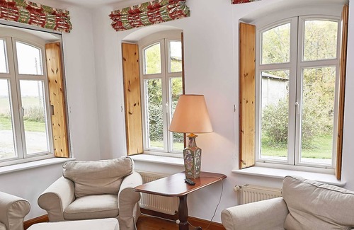 Neukamp House | Manor house Glowitz | idyllic location with garden + fireplace - GG 1