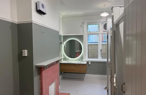 Dunedin City Centre Hostel | Manor on the Park Backpackers