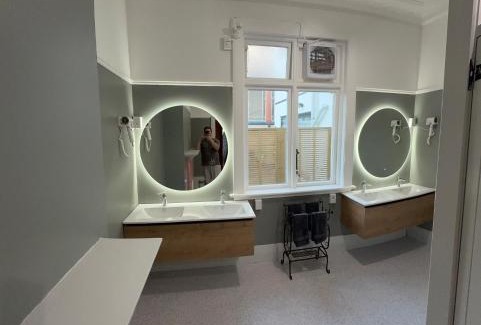 Dunedin City Centre Hostel | Manor on the Park Backpackers