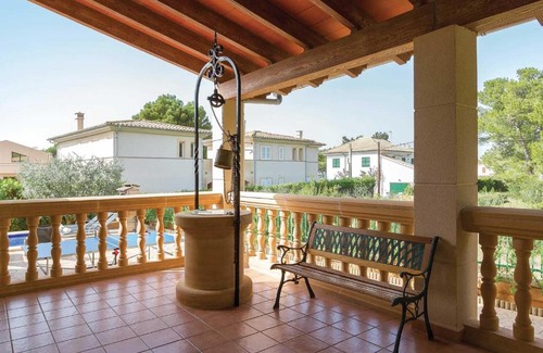 Marina Manresa Villa | Manresa Villa Sleeps 8 Air Con WiFi