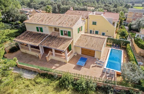 Marina Manresa Villa | Manresa Villa Sleeps 8 Air Con WiFi