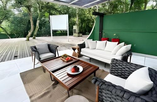 Cotia House | Mansão Cinematográfica em Condomínio- Granja Viana