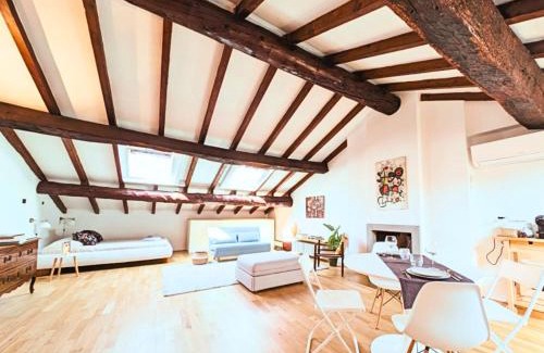 Parma City Centre Apartment | Mansarda Laurent
