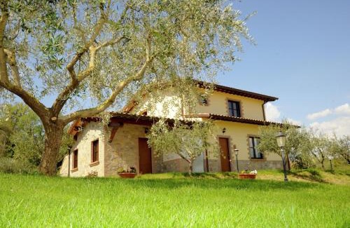 Ramazzano House | Mansion in Perugia with Pool & Green Hills