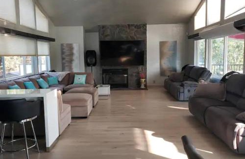 Groveland House | Mansion right on the water