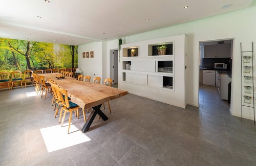 Buellingen Villa | Mansion with Pool & Bar