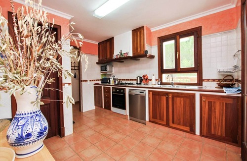 Alaro Villa | Mansion with Pool & Garden