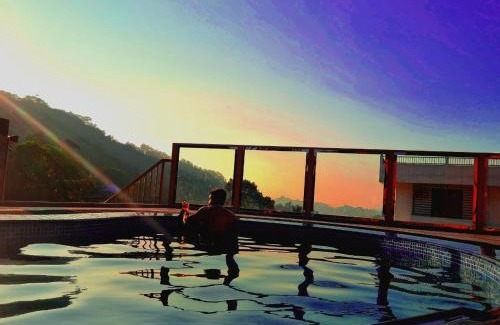 Tennekumbura Hotel | Manthra Leisure