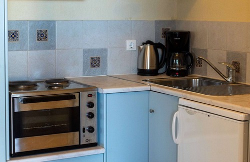 Marathokampos Apartment | Mantilada Villa With Private Pool by the Sea