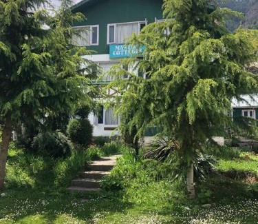Laripora Hotel | Mantoo Cottages