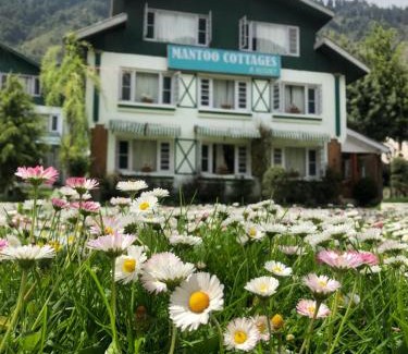 Laripora Hotel | Mantoo Cottages