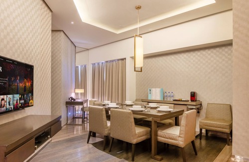 Bur Dubai Apartment | Manzil 3BR with pool near Dubai Frame