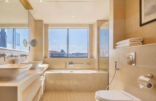 Bur Dubai Apartment | Manzil 3BR with pool near Dubai Frame