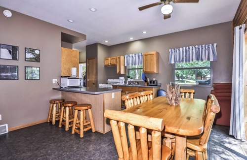 St Germain Cottage | Maple Cabin at beautiful Estold's Resort on Little St. Germain lake