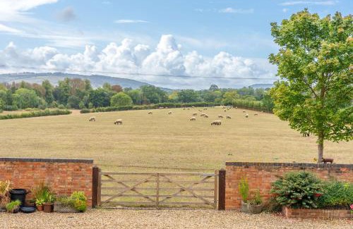 Dumbleton House | Maple Cottage - Rural Charm & Cotswold Views