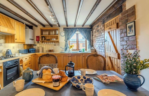Mangotsfield House | Maple Cottage - Rural Charm & Cotswold Views