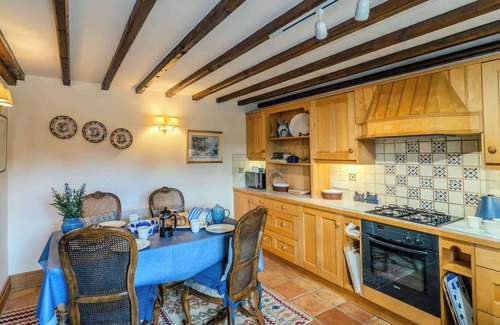 Mangotsfield House | Maple Cottage - Rural Charm & Cotswold Views