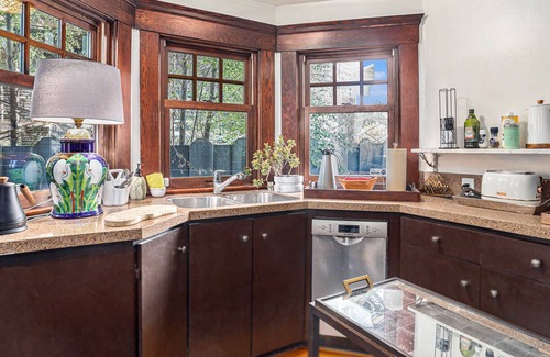 Upper Telegraph Apartment | Maple Family Suite