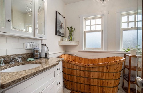 Upper Telegraph Apartment | Maple Family Suite