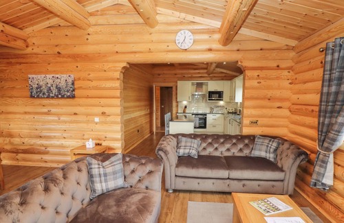 Castle Bytham Cottage | MAPLE LODGE, family friendly, with pool in Greetham, Rutland
