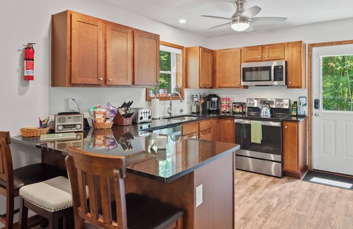 Briar Crest Woods House | Maple Oasis by AvantStay | Newly Built w/Hot Tub, Game Room & Fire Pit