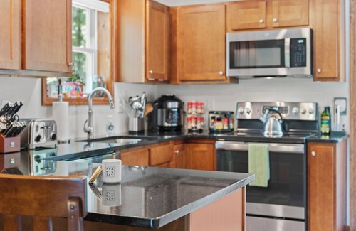 Briar Crest Woods House | Maple Oasis by AvantStay | Newly Built w/Hot Tub, Game Room & Fire Pit