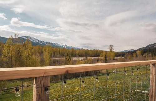 Golden House | Maple Ranch Tiny House- Private Hot Tub
