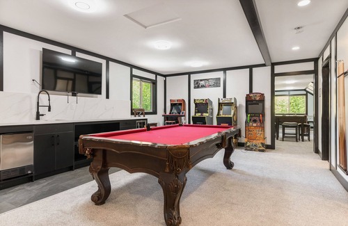 Lindell Beach House | MapleRockResorts presidents GAME WORLD