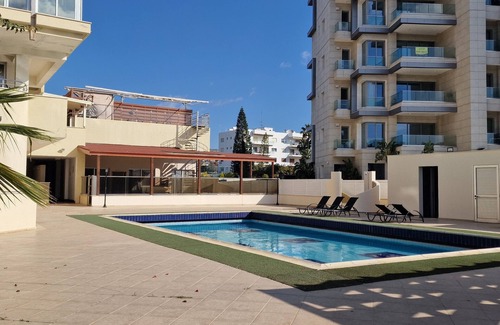 Agios Tychon Apartment | Marathon Beach Apartment with Shared Pool
