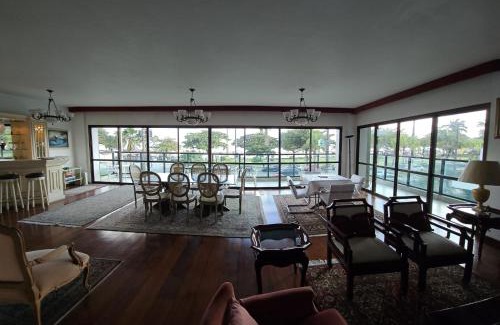 Boqueirao Apartment | Maravilhoso apartamento frente ao mar em excelente localização
