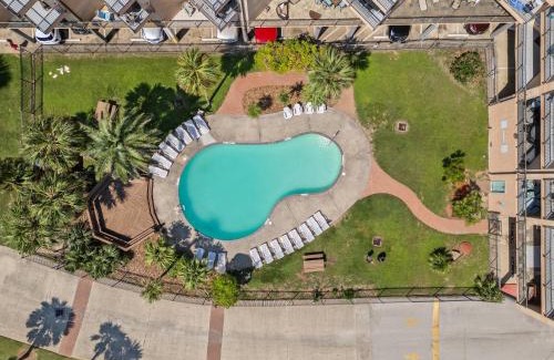 Galveston Apartment | Maravilla- Across the gulf