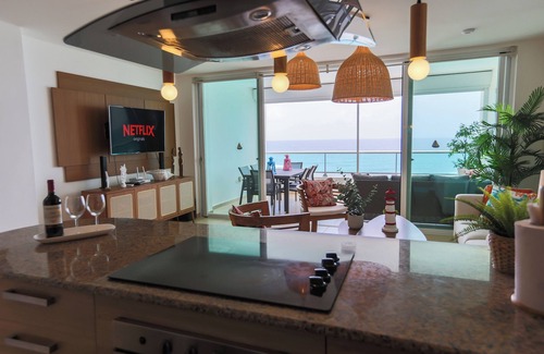Villas Del Mar Apartment | Marbella | Beachfront Pool Full Kitchen