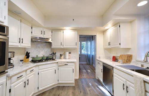 Newhall House | @ Marbella Lane - 3BR SFR 1Floor DTWN SJ Ldry