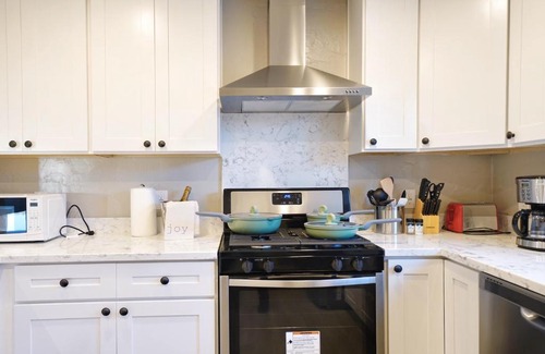 Newhall House | @ Marbella Lane - 3BR SFR 2Floor DTWN SJ Ldry