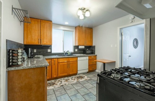 Redwood City House | Marbella Lane - 3BR House | DTWN RWC | Parking