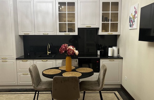 Kentron Apartment | Marble Haven/Republic square/Parking/Netflix