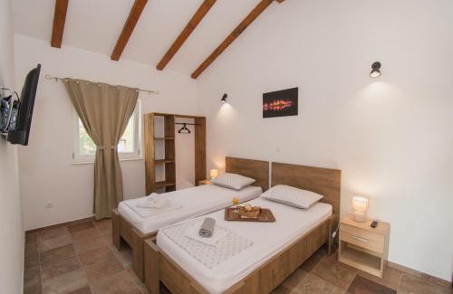 Pirovac Bed & Breakfast | Marcelovi dvori