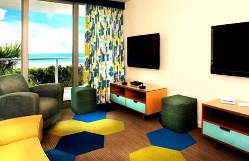 Marco Island Hotel | Marco Crystal Shores Beachfront Resort, Luxury
