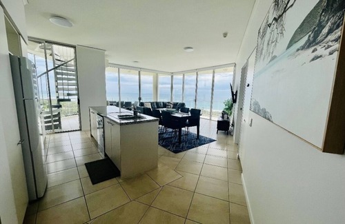 Marcoola Apartment | Marcoola Penthouse ~ 3 bed ~ 2 bath ~ rooftop entertaining